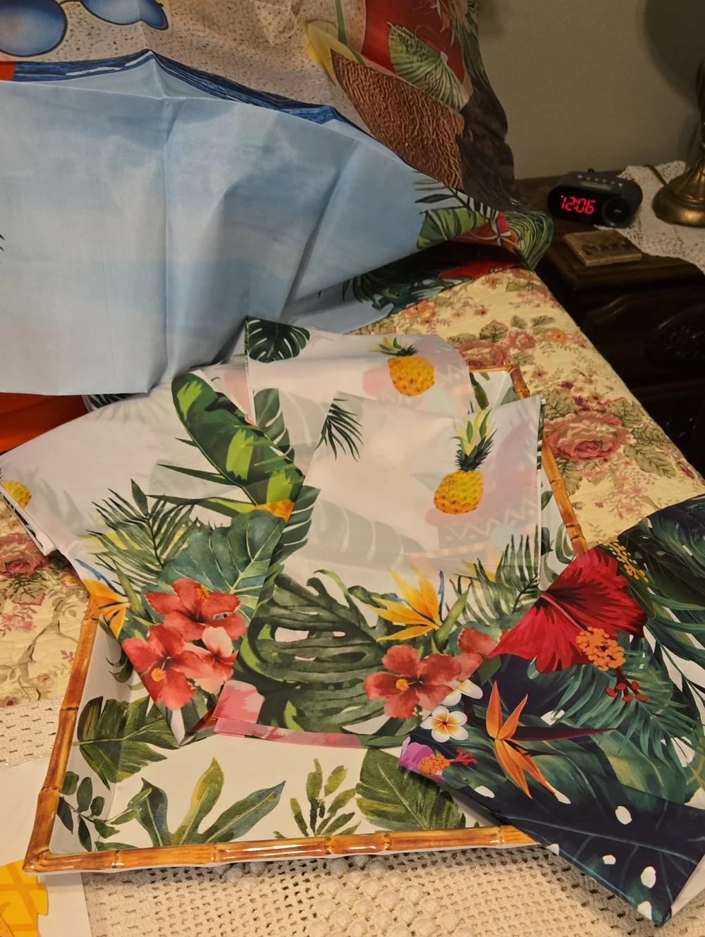 Tropical Luau Party Decor Pack - Multicolor